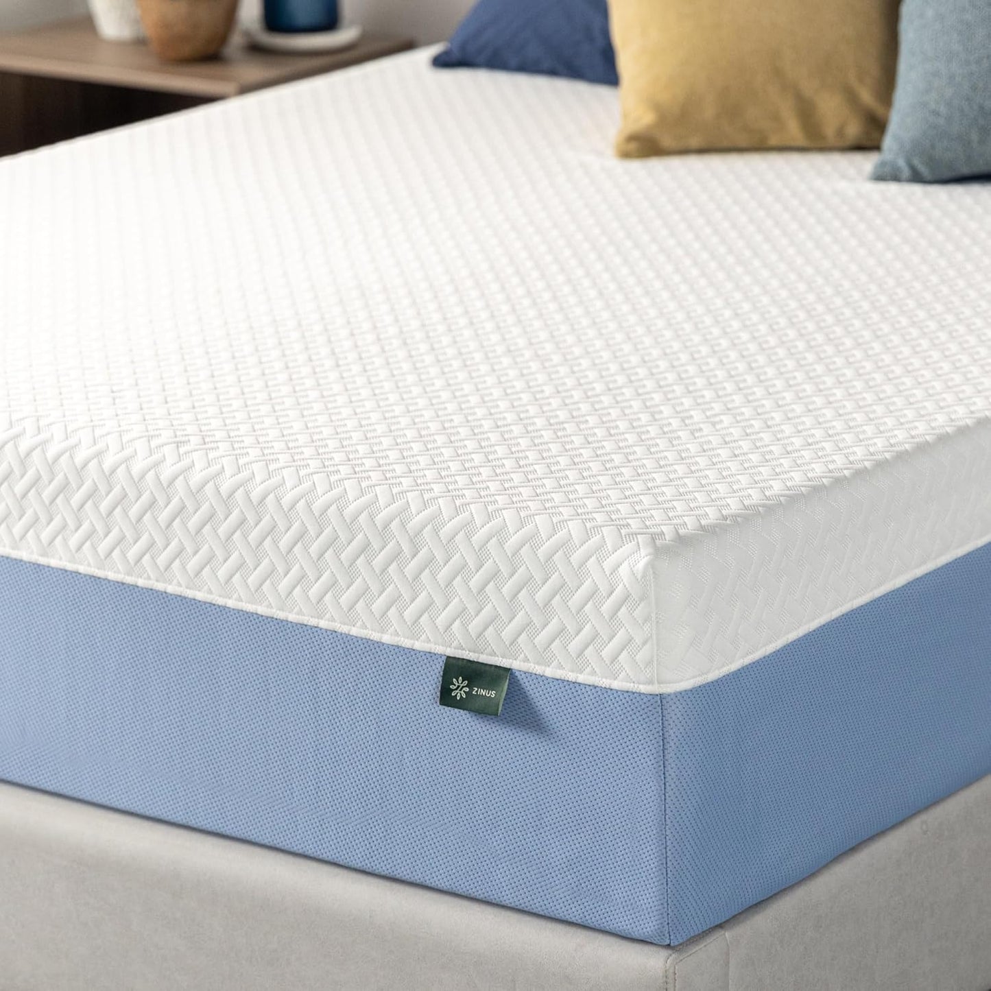 Zinus 10 Inch Queen Memory Foam Mattress - Cooling Comfort, Medium Feel, Fiberglass Free, Safe Materials