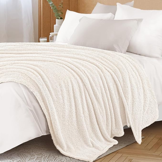 Exclusivo Mezcla Fleece King Size Bed Blanket, Ultra Soft, Lightweight and Fuzzy White Blanket for Women, Home Decor, 90x104 Inches